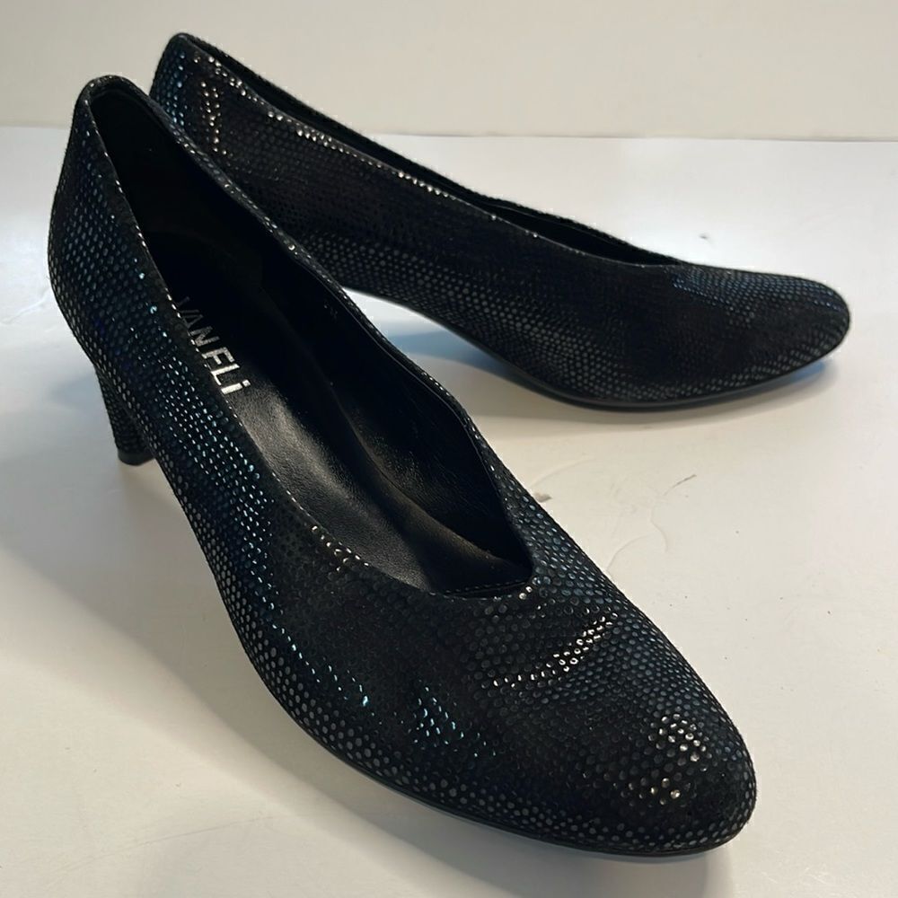 Gorgeous Van Eli Pebbled Leather Pumps
